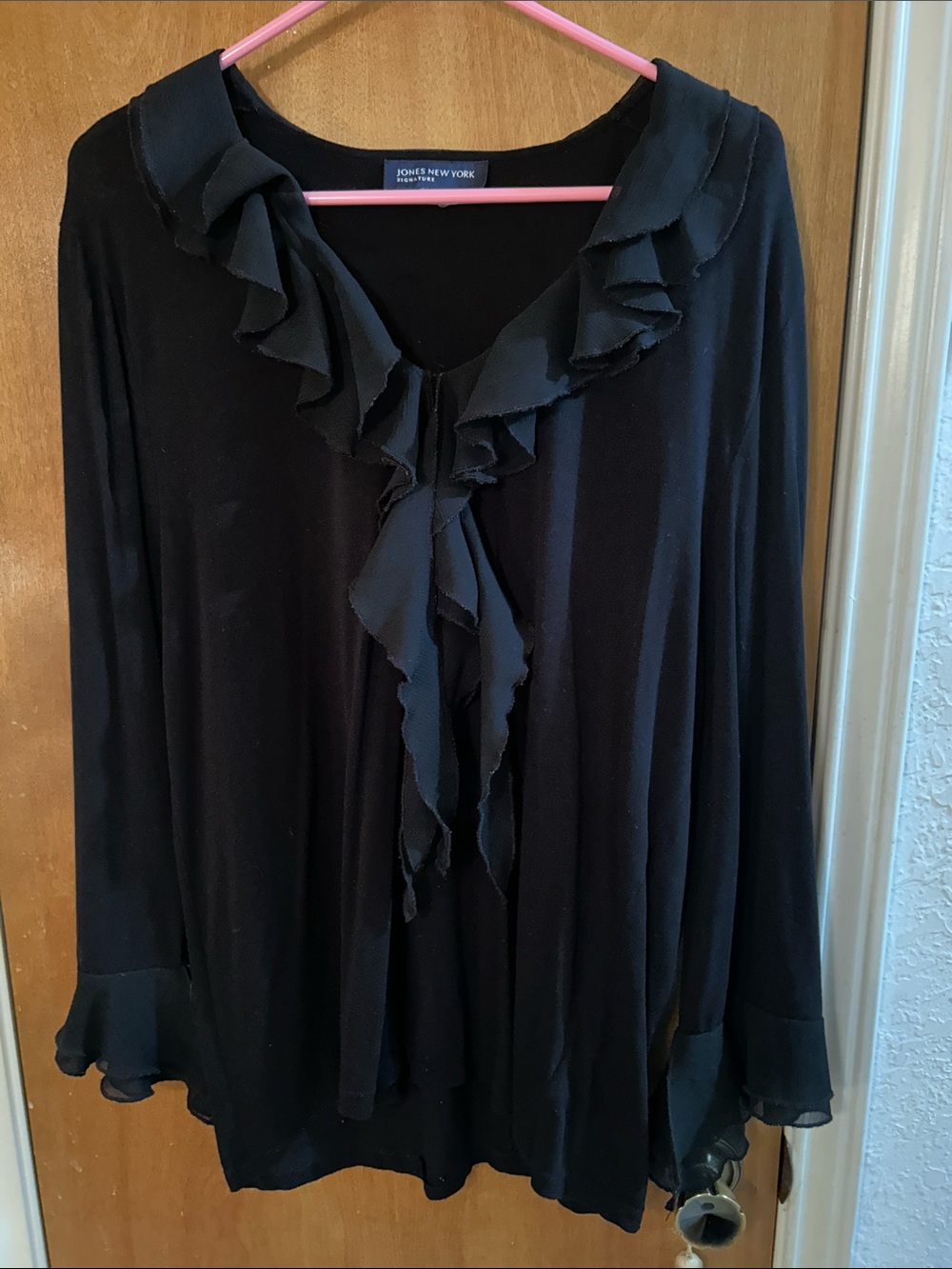 Jones New York Black Ruffle-Front Long Sleeve Blouse. L. Excellent shape